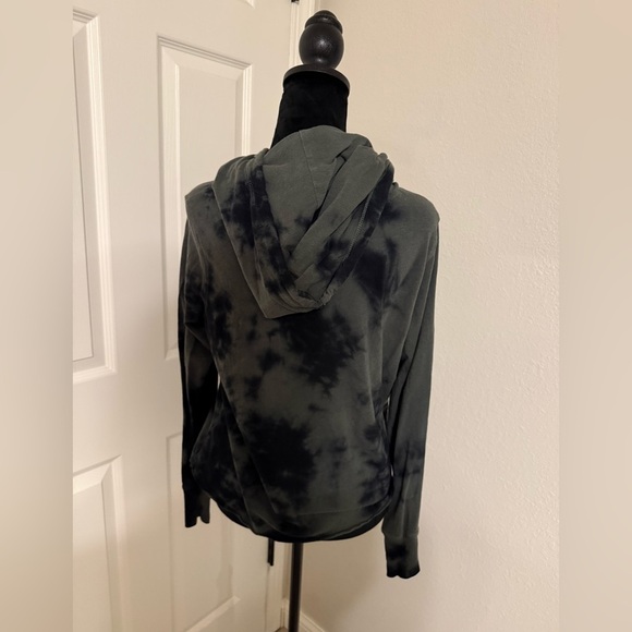 Bass Women's Dark Green and Black Tie-Dye Hoodie - Picture 4 of 4